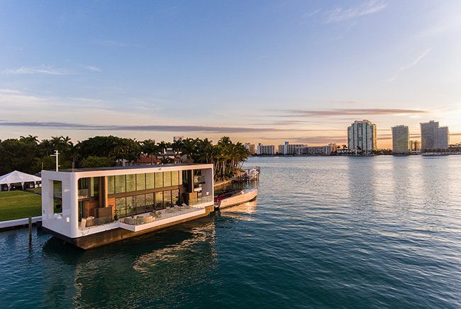 FloridaTrend's tweet photo. Would you live in a cutting edge #solar houseboat? https://t.co/Ck9QltiF9O Don't miss our #VideoPick of the day featuring @Arkup_LLC - a #GreenEnergy #luxury floating home that can adapt to sea rise. Engineered to @USCG standards, homes can be moved along any coastline. https://t.co/NB1h56JpzB