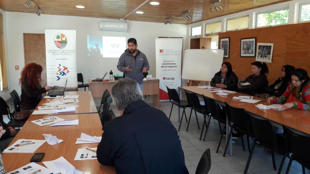 RebMej's tweet photo. 😎Nuestro centro de desarrollo MyPE y nuestra Incubadora de Negocios junto a emprendedores de la localidad de SAN RAFAEL, dando mas capacitaciones de MODELO DE NEGOCIOS https://t.co/qCd9aZtq1G