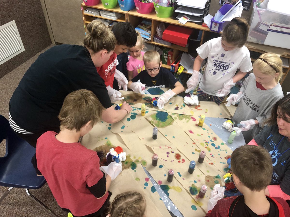 jenn_stuck's tweet photo. Tie dye party in Team Stuck today! #Lincoln379 #USD379 https://t.co/JlAyxhkDTm