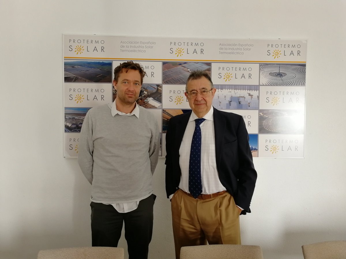 R2MSolution's tweet image. Meeting stakeholders @H2020_Nextower (Materials solutions for next generation high efficiency CSP tower systems). @SanderSmit2go &amp;amp; @raymondsg met Crespo Pdt. @protermosolar @ESTELA_SOLAR to discuss how #innovative #materials #business_models boost competitiveness on the sector.