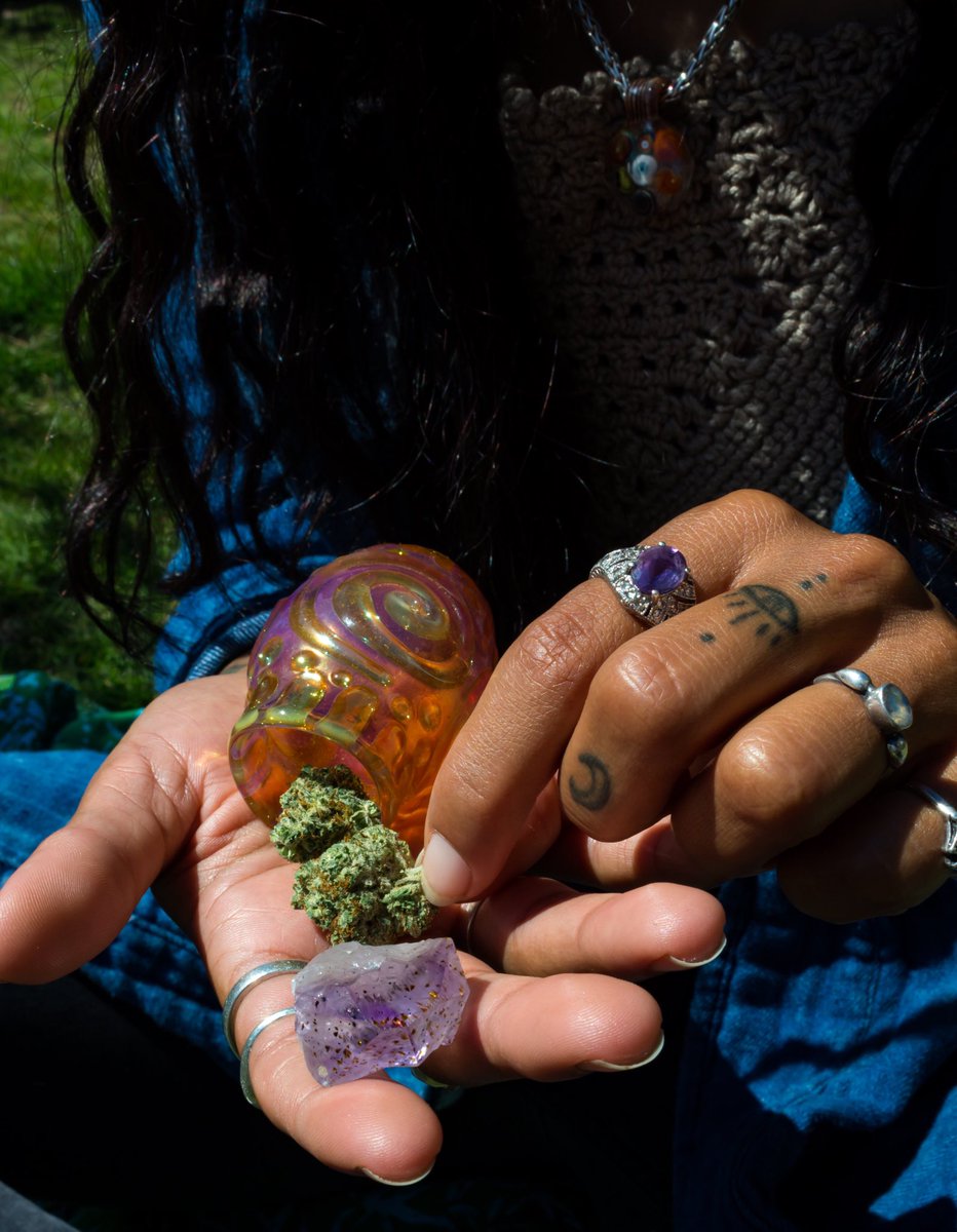 Can you guess what’s in ours? #nugjug #HarmonyFarms #TopShelfTuesday