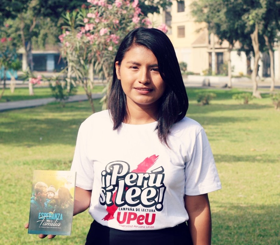 malena_gutier's tweet photo. Aprender no está tan solo en la calle o en un aula, también está en los libros. #PeruSiLee https://t.co/yRMDFkN5xd