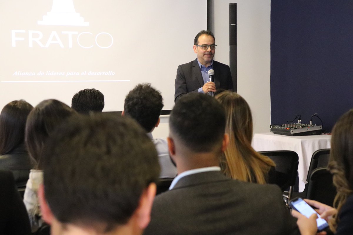fratco's tweet photo. Un poco de nuestro ultimo ‘Fratco Meeting’ con Carlos Enrique Rodriguez, Director de la @RevistaDinero y Laura Negron, una emprendedora exitosa. Esto hacemos, ¡transferimos conocimientos, colaboramos y conectamos! https://t.co/aPd9ls0DYI