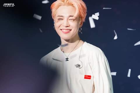 LmQunhTrang2's tweet photo. #BBMAsTopSocial BTS @BTS_twt  Jimin à anh là thiên thần đấy 💜 https://t.co/Cl5cxESvRT