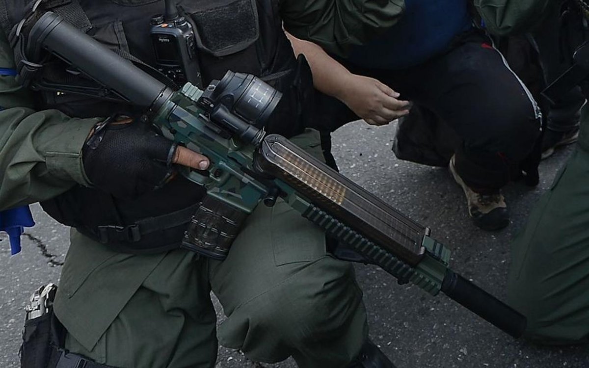 Mick Ar 57 Spotted In Venezuela By Abraxasspa It Has A Trijicon Srs And A Suppressor Attached