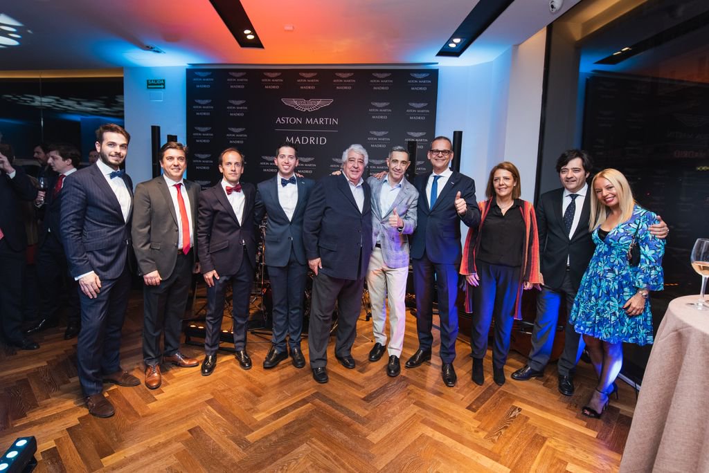 💍 This is the beginning of a beautiful story 🎁 @AndyatAston <a href="/astonmartin/">Aston Martin</a> <a href="/AstonMartinPR/">Aston Martin PR</a> #astonmartinmadrid <a href="/amocspain/">AMOC Spain</a> buff.ly/2XUPxZ6