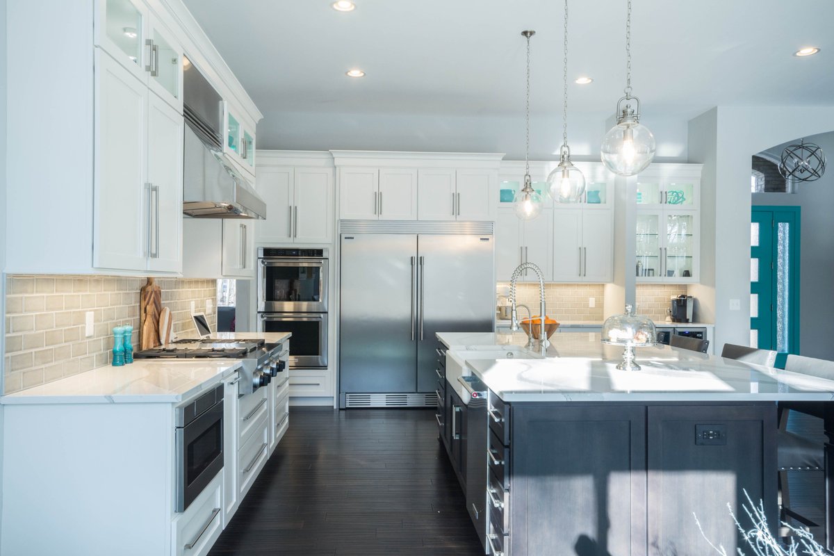 Shaker style cabinets are timeless ✨

#kitchens #coolkitchens #kitchengoals #shakerstyle #whiteshaker #custom #cabinetry #bespoke #interiorinspo #kitcheninspo #remodel #renovation #dreamkitchen