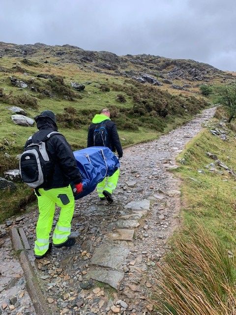 BoschHeating_UK's tweet photo. A huge well done to our commercial team who carried a GB162 all the way to the top of Mount Snowdon this past weekend. They have already raised over £1500 for @alzheimerssoc with more donations still coming in. Click here to donate: https://t.co/F75D73gopR https://t.co/GMDAL22P8F