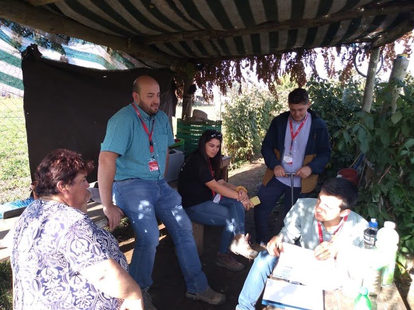 RebMej's tweet photo. Les presento a Nuestros consejeros del área agropecuaria  agroindustrial del Centro de Desarrollo MyPE dando asistencia técnica gratuita en plena acción en el Maule!😎 https://t.co/0nNWALUipg