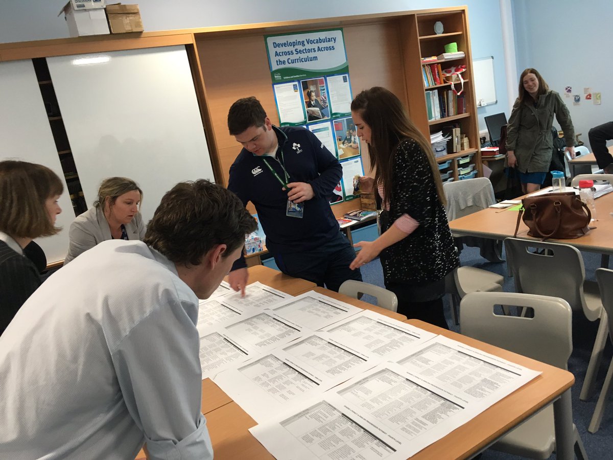 dundeeliteracy's tweet photo. What has measuring a banana got to do with progression in literacy? Dundee’s literacy leaders know! #ScIL17 #DundeeL #SAC https://t.co/IfyuS2DPZ7