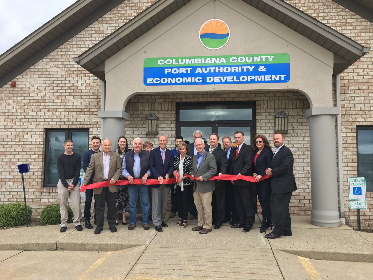 RepTimGinter's tweet image. It was an honor to speak on behalf of the Columbiana County Port Authority’s great work in our community at their ribbon cutting ceremony! I am proud to have awarded CEO/Executive Director, Penny Traina, with an Ohio House of Representatives commendation.