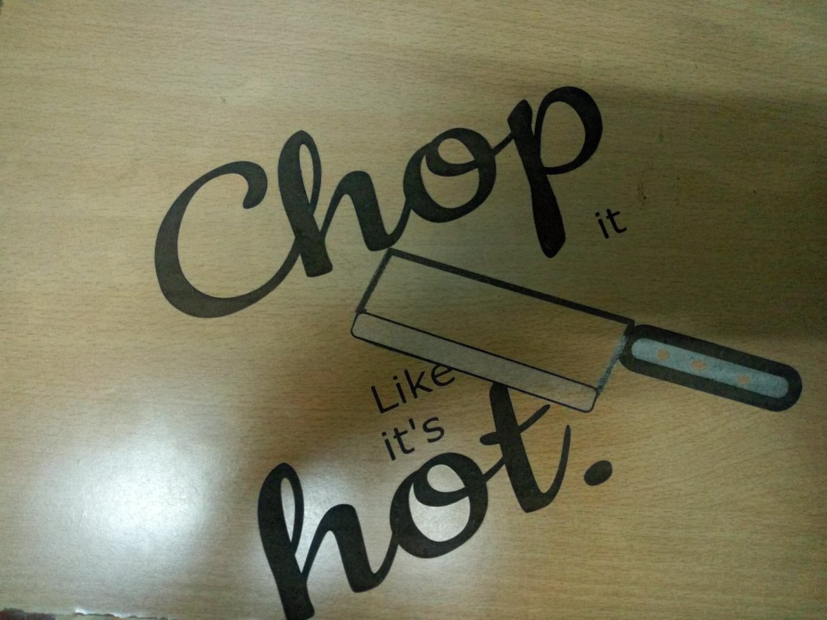 Golfix1's tweet photo. I personalize chopping boards with a message of your choice, please retweet my customer may be on your time-line. #ikokazike #Ikokazi @Ma3Route @QueenGathoni @Benogola https://t.co/Duly5N3y3c