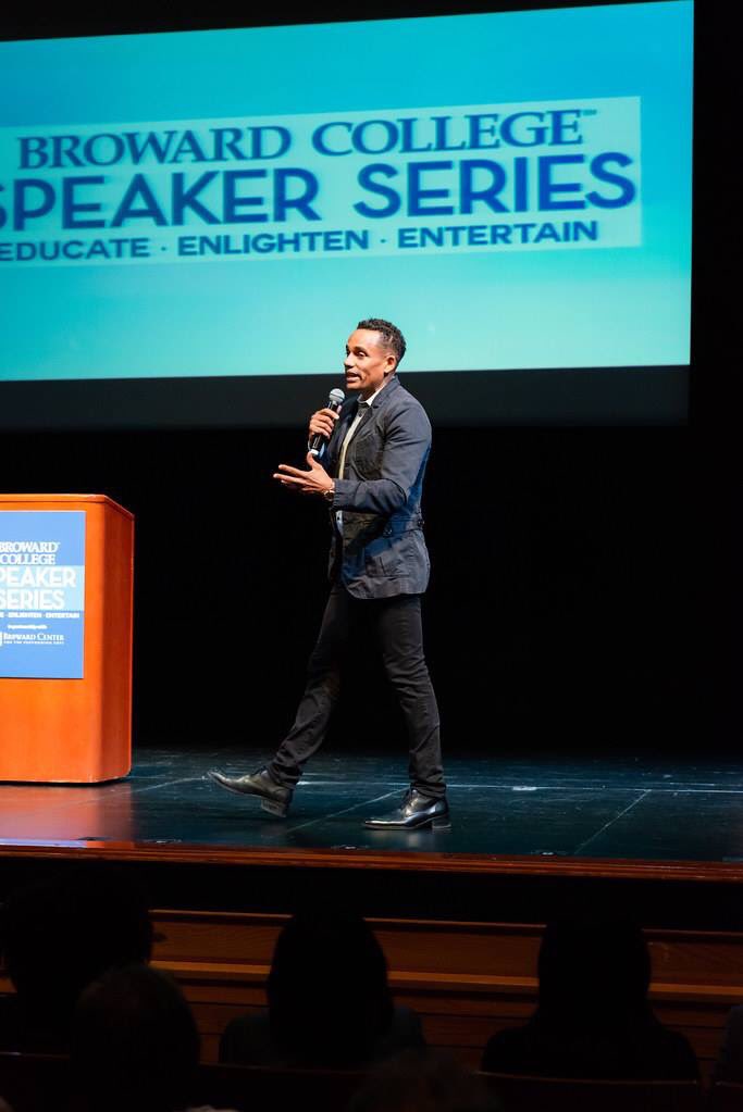 BCSpeakerSeries's tweet photo. Photos from @hillharper at the @browardcenter are now at https://t.co/xw70GBap2j. Check it out! https://t.co/Sld9EiE56w