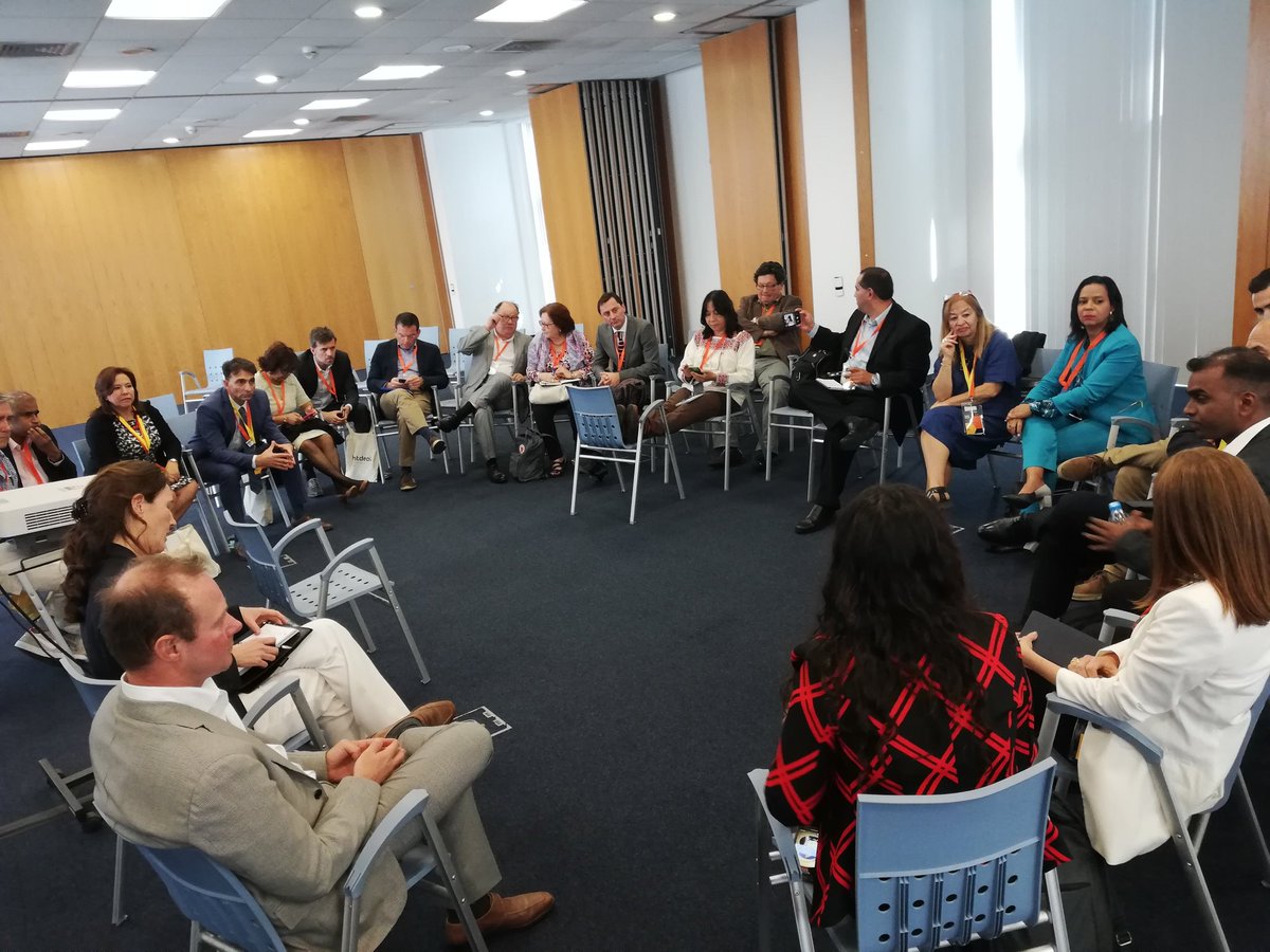 antoninoserra's tweet image. At the #DigitalHive members from Latin America are meeting @HelenaCLeurent new @Consumers_Int DG