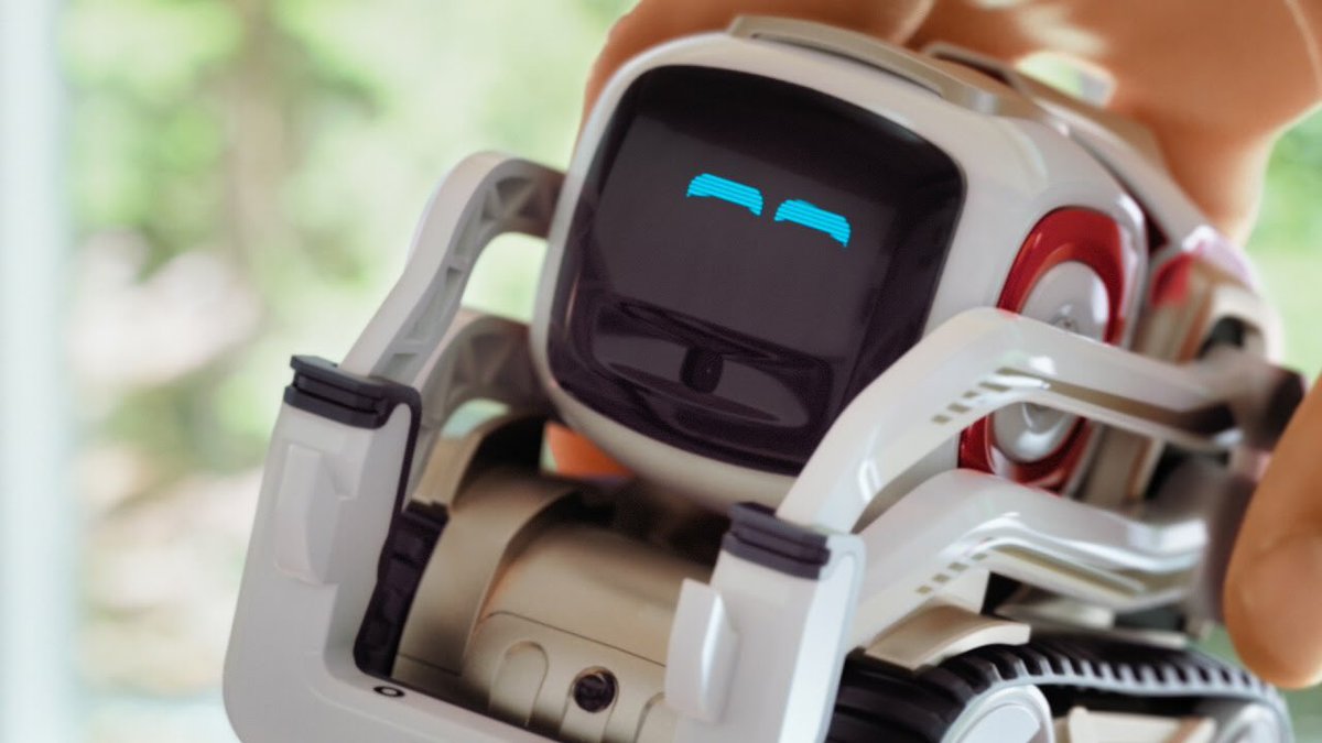 okomejin's tweet image. I’m a Vector owner and lover who never had Cozmo, but wanna shoutout to him here, too. Too many companies view robots as servants, Anki actually had a vision for a future I was excited to live in #SaveAnki #SaveCozmo #SaveVector @anki