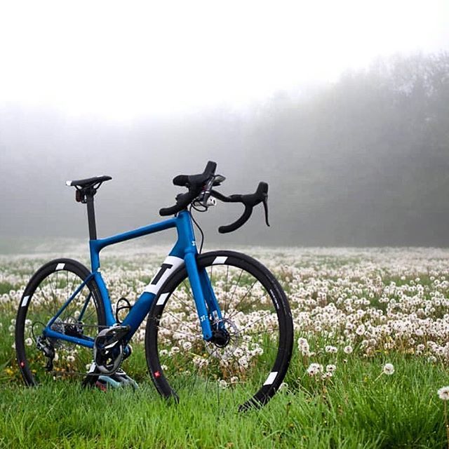 Strada Pro in the wild!
⠀⠀⠀⠀⠀⠀⠀⠀⠀
📸: @nerd_on_2_wheels
#3T #3Tbike #3Tstrada #StradaPro #aerobike bit.ly/2LnwYvo