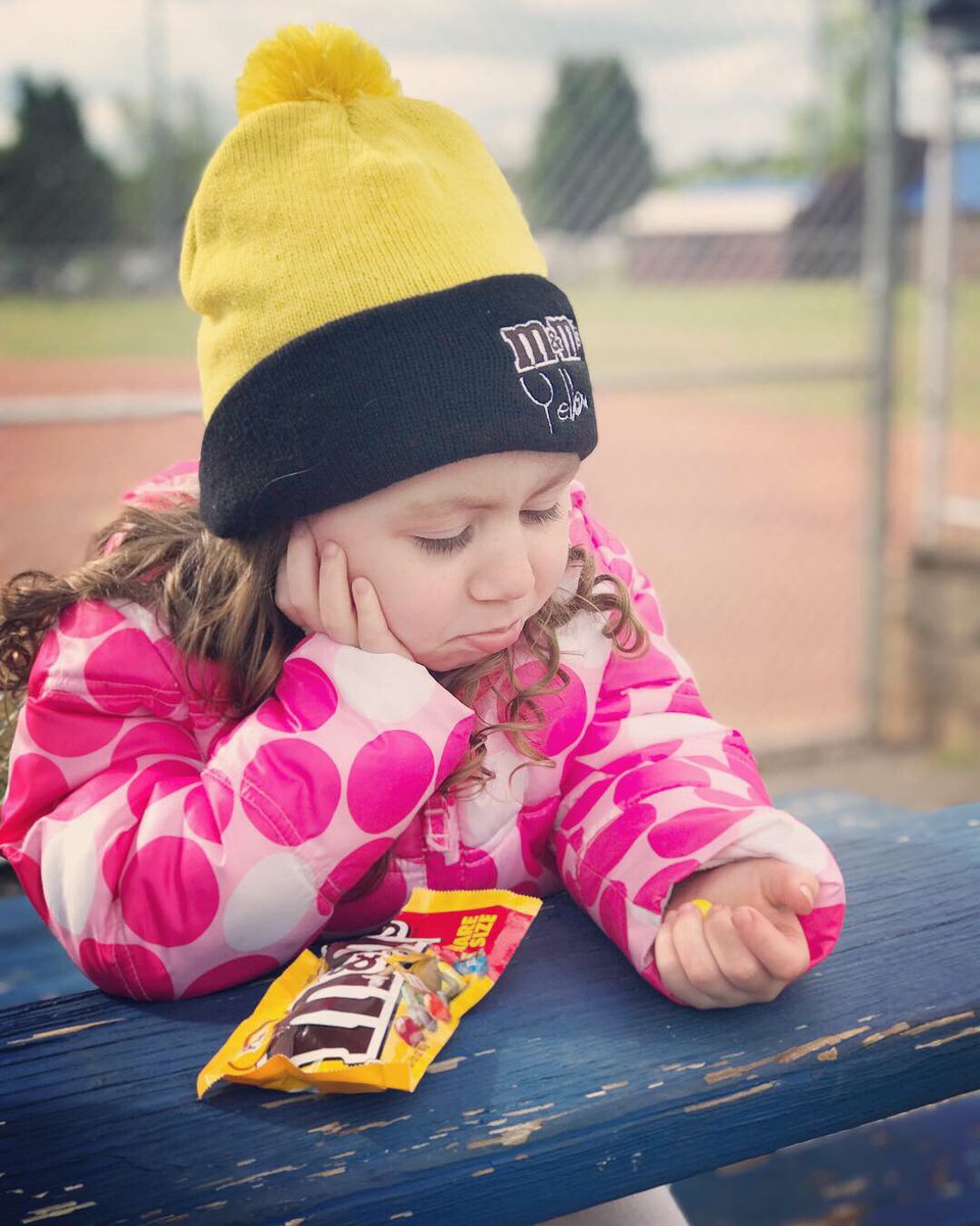 bekdcan's tweet photo. When your toboggan matches your snack, And then youβre sad because you only have one yellow left and then you have to eat it π π« @mmschocolate #mms #mmschocolate #yellowmms #peanutmms https://t.co/OUB0OpLhra