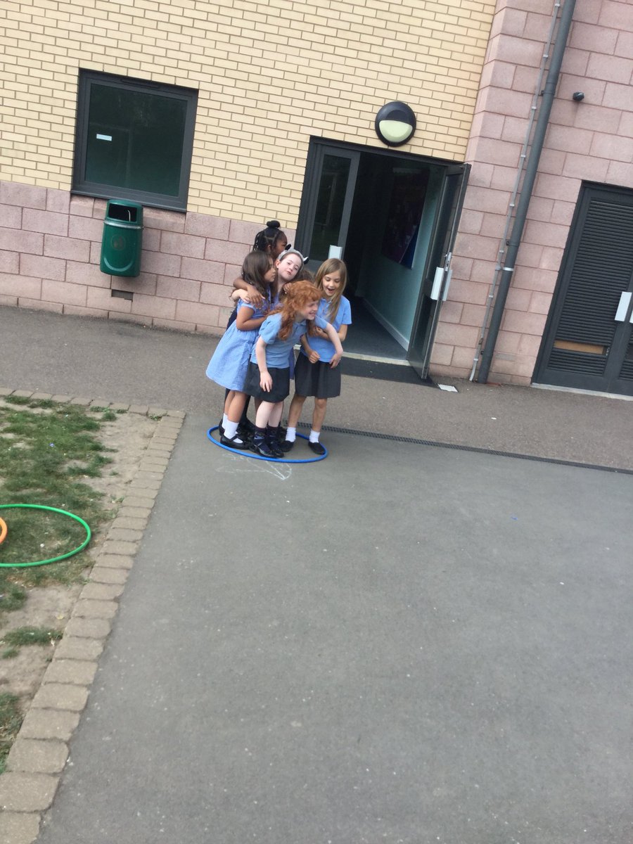 Christchurchsw9's tweet photo. Year 2 practised their cooperation and teamwork skills in Outdoor Learning today ! #outdoorlearning #floodgame https://t.co/3D6pyXPISo