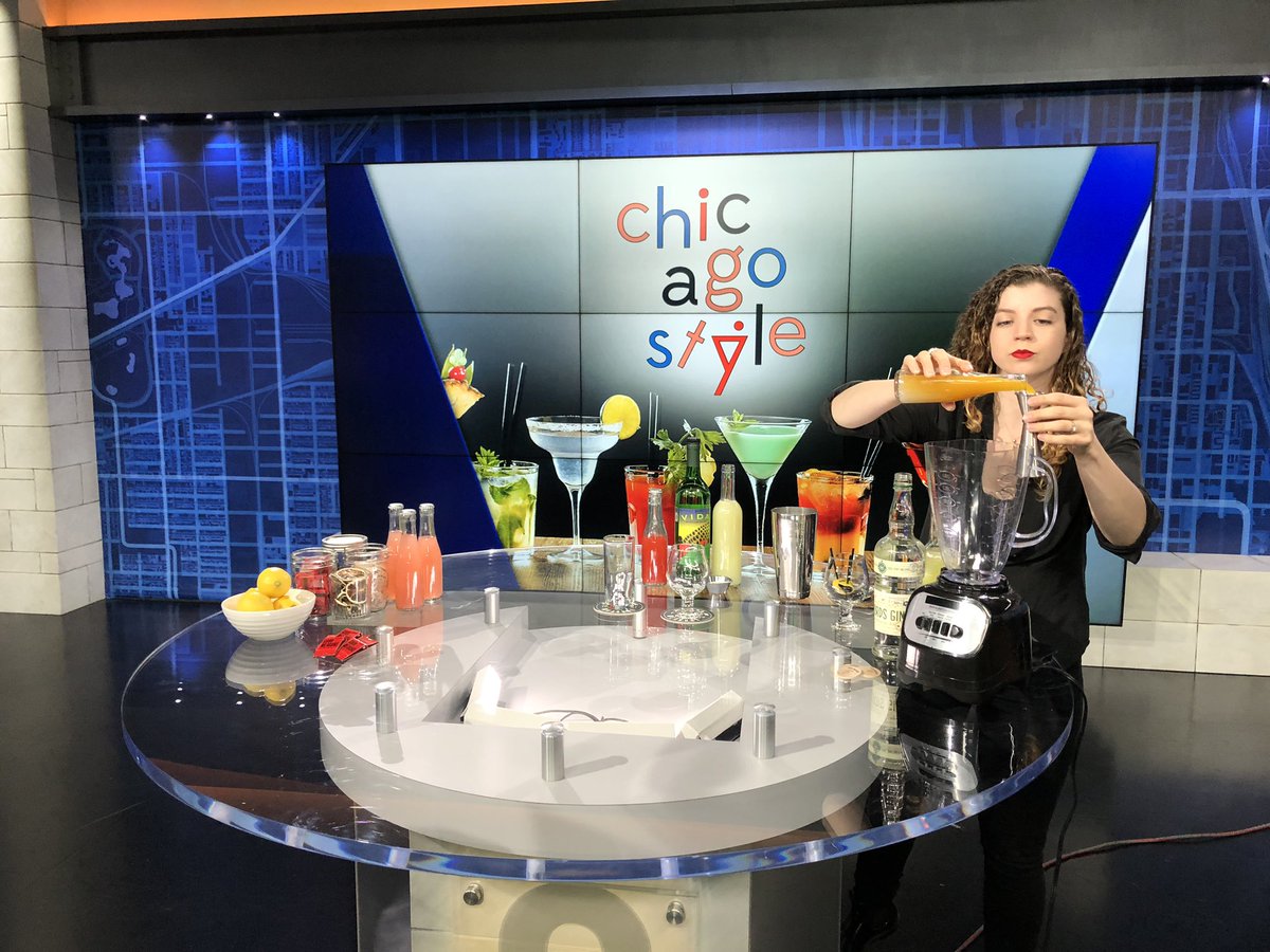 kmillerlib's tweet photo. #Mezcal & #Gin #cocktails NEXT on @wgnnews #middaynews & details on #BarFightClub #DrinkChicagoStyle 🍹🍸@DIvory_WGN https://t.co/HddbgJre65