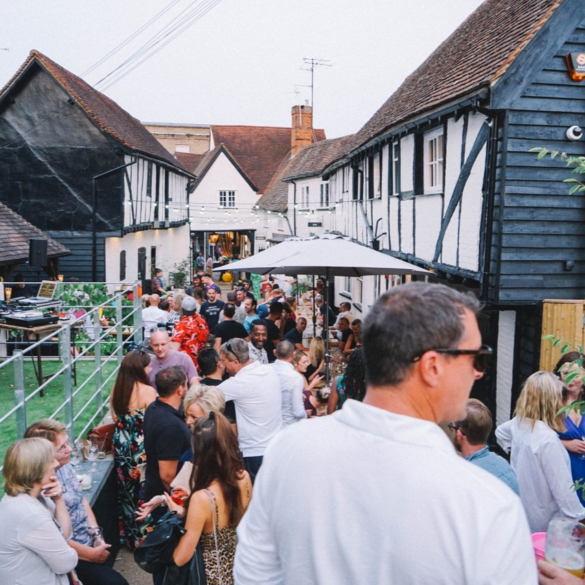 Kite at The Red Hart tweet media