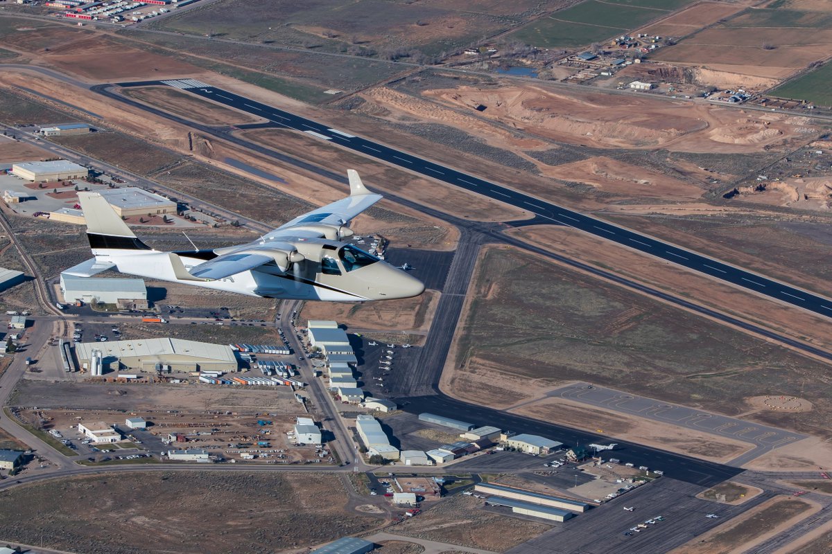 UpperLimit's tweet image. Did you know? Our graduates are ready for careers in the majors and our job placements coaches stay with our grads until they land the job they came to us to get! #aviation #FlightSchool