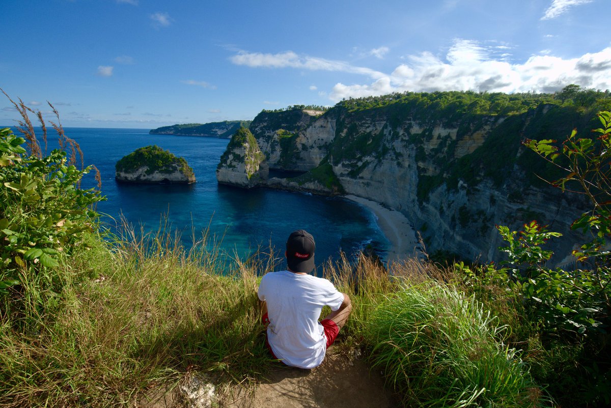𝓑𝓮𝓼𝓽 𝓽𝓱𝓲𝓷𝓰𝓼 𝓲𝓷 𝓵𝓲𝓯𝓮 𝓪𝓻𝓮 𝓯𝓻𝓮𝓮!
#nusapenida #bali #diamondbeach #indonesia #travel #aroundtheworld #bestthingsinlifearefree