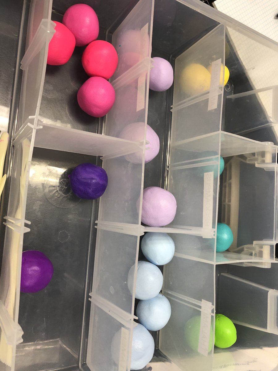 schneiderneuro's tweet photo. Last UG lab of the year, and I think the most chill of them all.
#BuildABrain
Including most of the important (or at least most fun-shaped) parts: ventricles, BG, thalamus, hippocampus, amygdala.
Just look at that almond-shaped amygdala!! https://t.co/rN20V6aUCZ