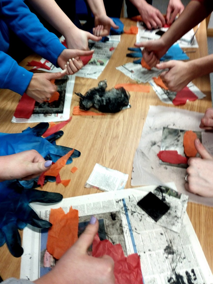 workshopmakes's tweet image. Had the pleasure of teaching #drypoint #printmaking to VERY talented Malone College students today. They were inspired by the #Leonardo500 exhibition &amp;amp; their prints blew my socks off! Thumbs up to #creative #education!  Thanks for having us @UlsterMuseum