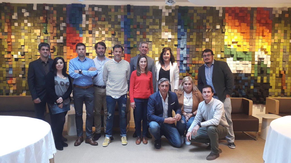 retailmeeting's tweet photo. Viajar continuamente no es sencillo pero si en camino encuentras gente magnífica es como estar en casa #Bepeoplefirst Gracias equipazo @EUROFIRMS por ser como sois y a los asistentes a las sesiones de #Bilbao y #Burgos #socialselling #digitalselling #digitalsales #b2b #alexlopez https://t.co/6t1LoF32G5