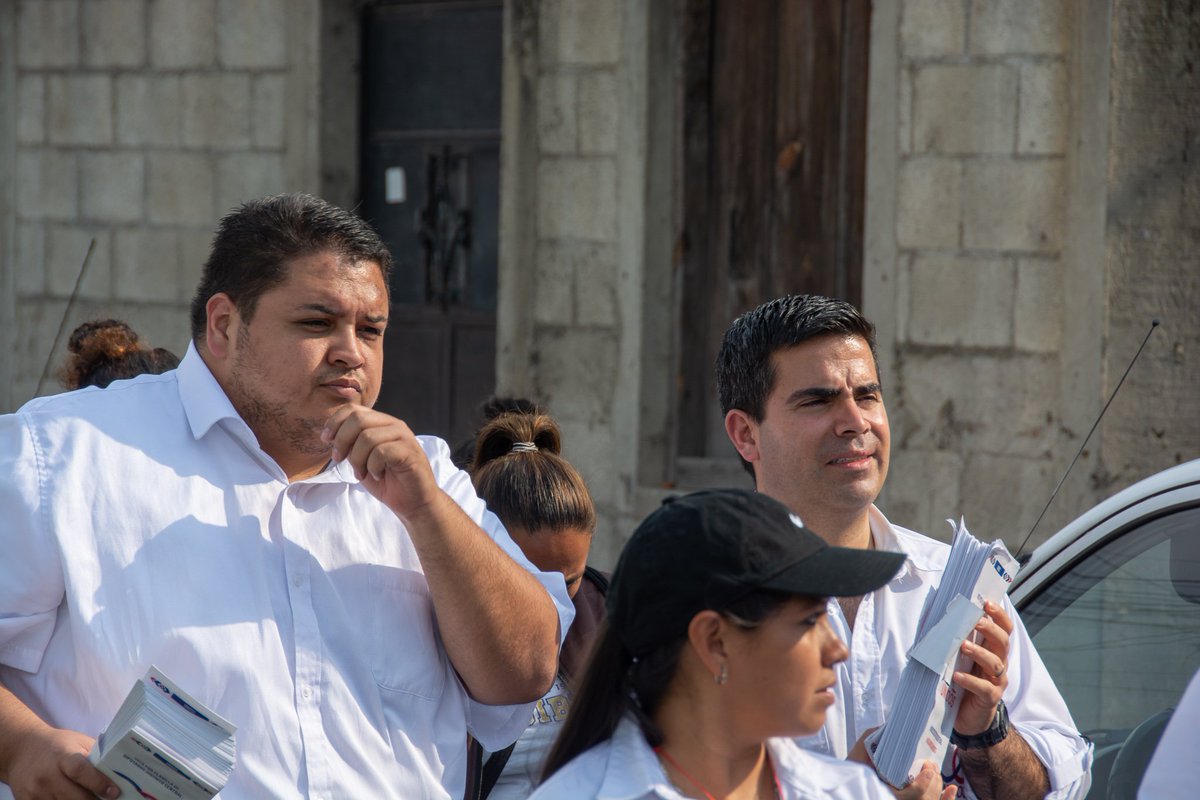UnidosCentral's tweet photo. Diputados por el partido Unidos Proponemos:

"La muerte civil” todo contratista que sea condenado por corrupción sea imposibilitado de participar en la construcción de obra pública por 10 años.

#hagamoslounidos #partidounidos #unidosporguatemala #elecciones2019GT https://t.co/NKsBv9ix4z