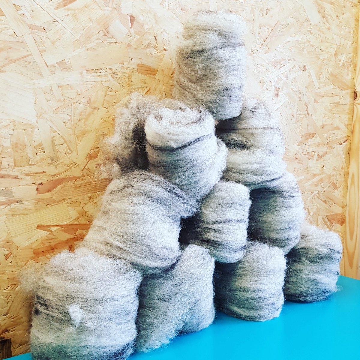 tottles_weavers's tweet photo. Does anyone else build carding pyramids? 😄 

#wool #cardingwool #spinningwool https://t.co/YZG36aQnAp