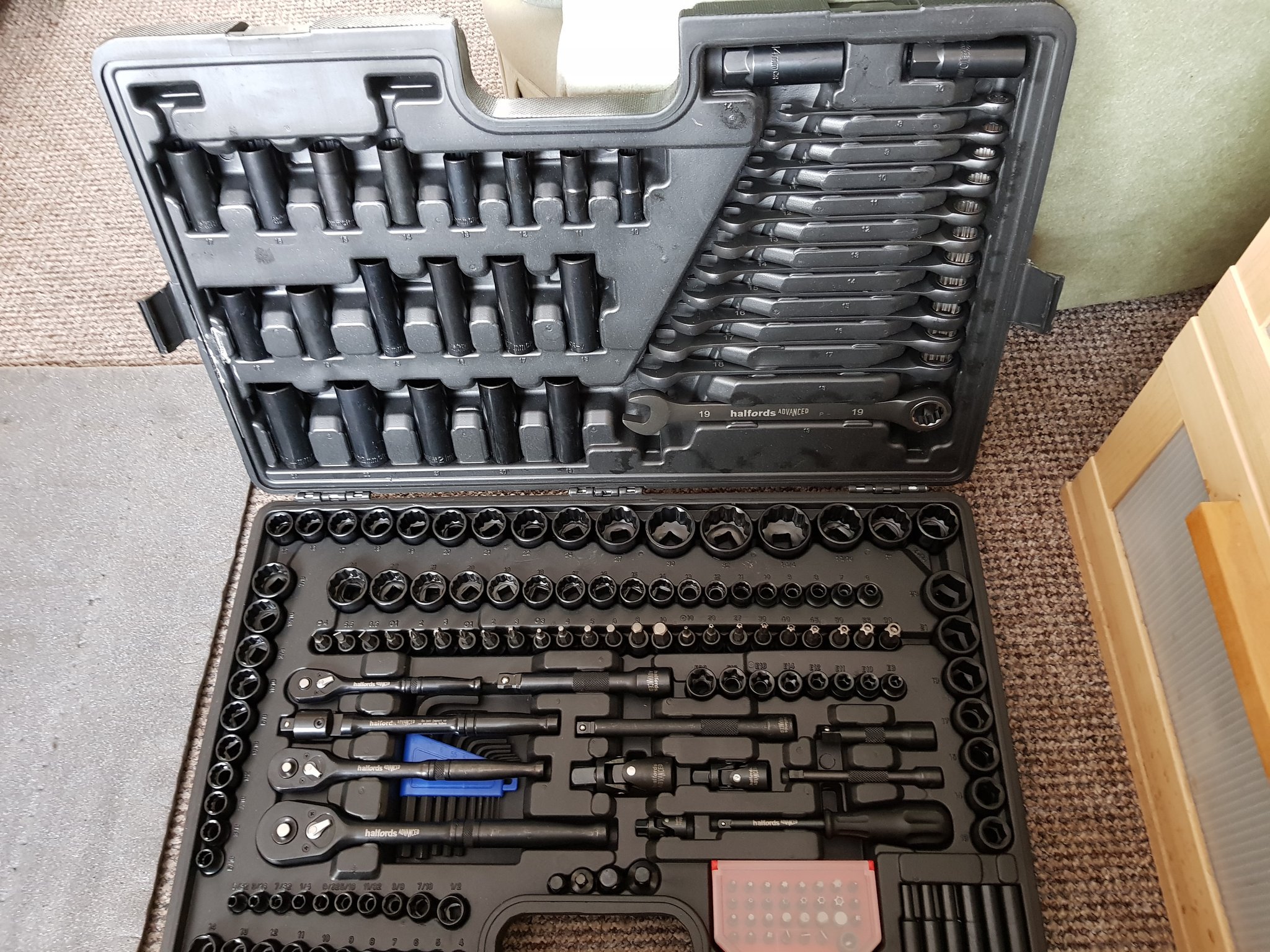 Halfords advanced 2024 200 black edition