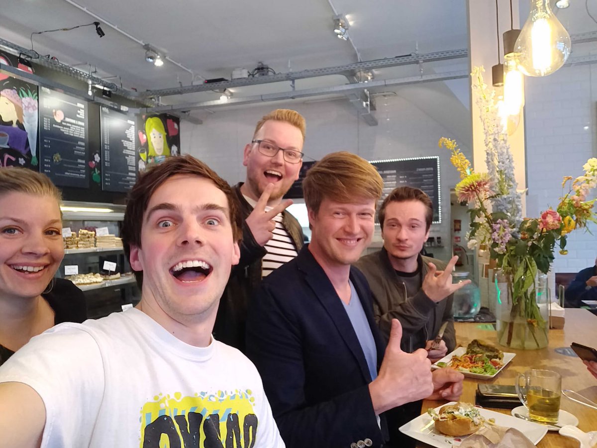 Vanavond weer een vol programma bij De Bende met: Left Alive(zie foto) in #GaGekVoorJeTrack, de leuke/gekke nieuwe single van Black Midi en het mega spannende LineCheck spel voor de <a href="/MumfordAndSons/">Mumford & Sons</a> Mega Exclusive. Genoeg te horen, duss.. luister maar gewoon <a href="/3fm/">3FM | We Want More!</a>!