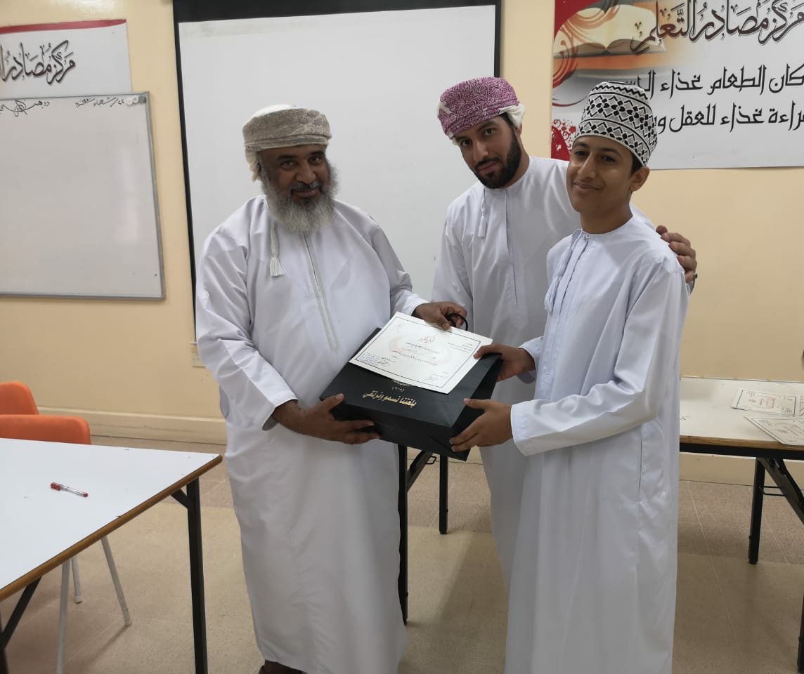 المتفوقون هم الثروة الوطنية التي نسمو بها وتفاخر أمتنا.
في إطار الحرص الدائم على تكريم الطلبة كوسيلة تشجيعية قامت أسرة اللغة العربية بِ  #مدرسة_الوطية بتكريم الطلبة المتفوقين بالمادة للصفين ( الثامن و التاسع ) تحت رعاية الفاضل : راشد المسكري و بحضور عدد من معلمي المدرسة.