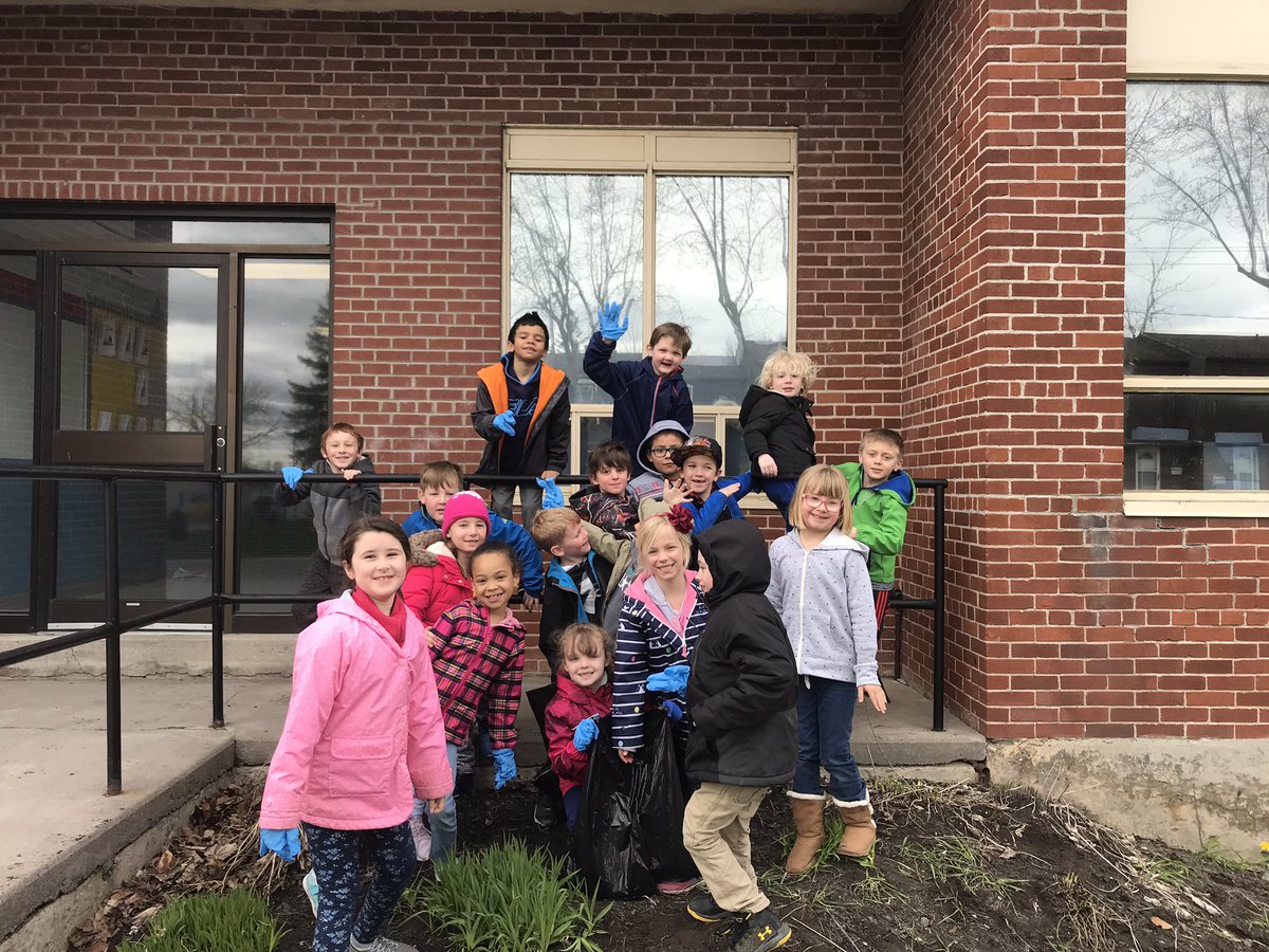 MissHazell1's tweet photo. #trashbash2019 @alcdsb_rosa @ON_EcoSchools  @QuinteTrashBash https://t.co/adzje29nBF