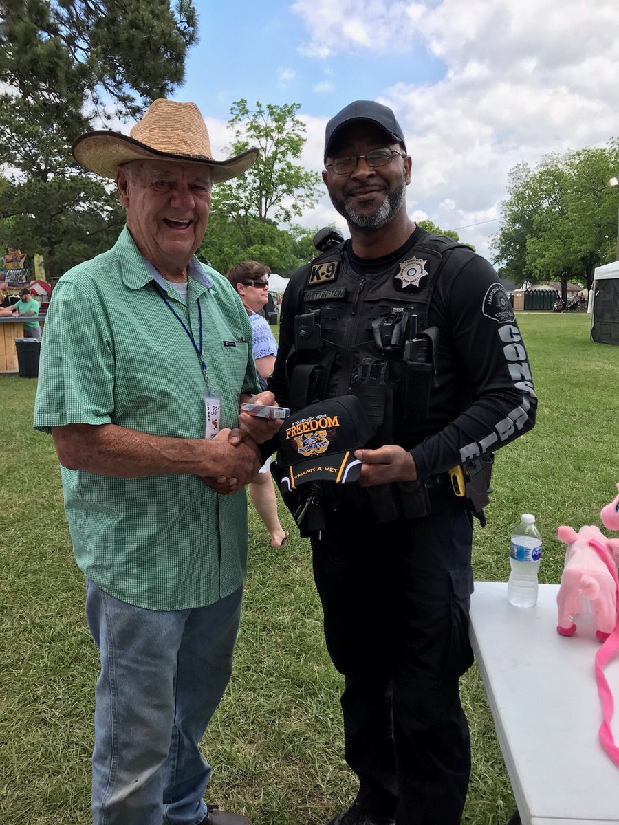 HCCOPct3's tweet photo. So many LEO’s made a promise to protect and serve our great country before wearing a badge. We’re grateful and thank them every chance we get. Thank you Dep. Whittington, all who’ve served, and those that still are! #PCT3Vets #thankaVet #everychanceyouget #protectandserve https://t.co/agNarebG37