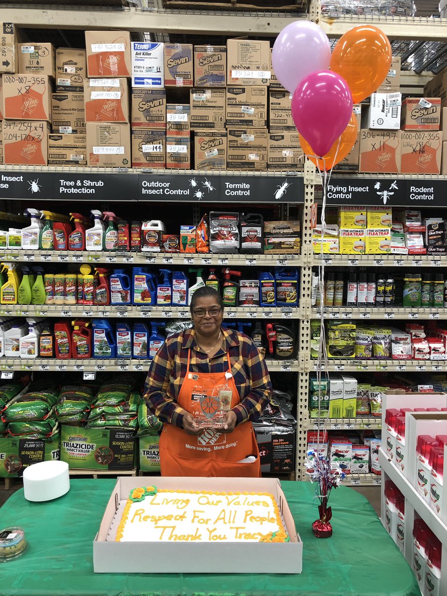 nyyroro's tweet image. Meet Tracy-OASM from Bloomsburg, PA! She makes our associates &amp;amp; our community feel like they are a part of something bigger! #LeadsByExample #NJM #RVPValueAward #RespectForAllPeople @julia_j_stokes @Orangelife_99 @lauren_s_angelo @coachmotivator @keeley_chet @smithcd77 @fcorchad