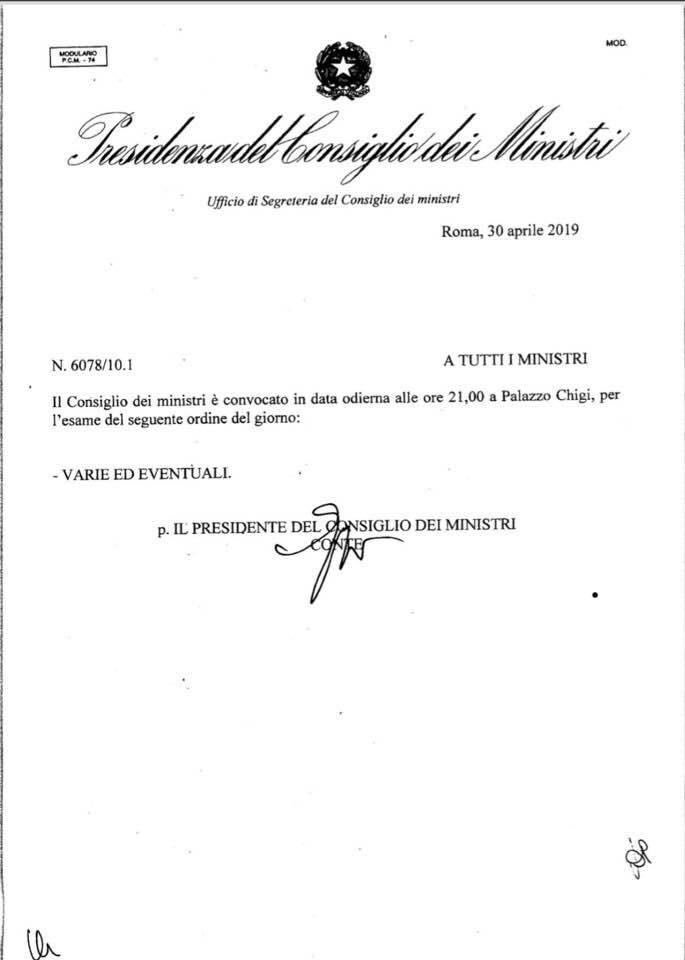 Ugariello's tweet photo. Quando sei il Presidente del Consiglio ed hai risolto tutti i problemi della nazione è giusto che l’Ordine del Giorno del Consiglio dei Ministri sia questo... Siate maledetti voi e chi vi ha votato.
#Conte #Cialtroni #GovernoDelCambiamento #Lega5Stelle #BuffoniAlGoverno https://t.co/2PmUASKvh0
