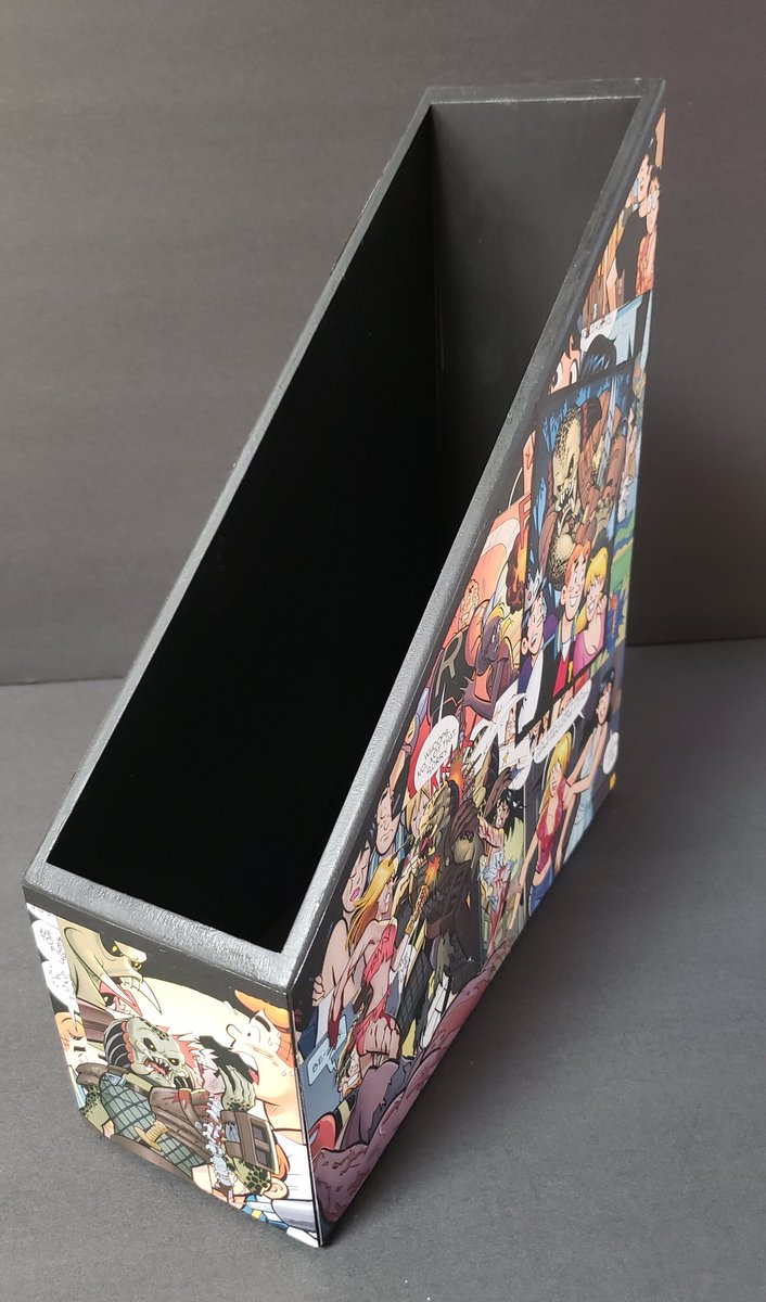 DaybreakCollage's tweet photo. This was Archie vs Predator comic collage magazine file was finished 4/29/19.
The size of it is 11.3'' x 3.5'' x 10.1''.
It was made with black outdoor paint, Mod Podge Matte, varnish spray, and a copy of Archie vs. Predator (2015). https://t.co/1u1uPy9yKg