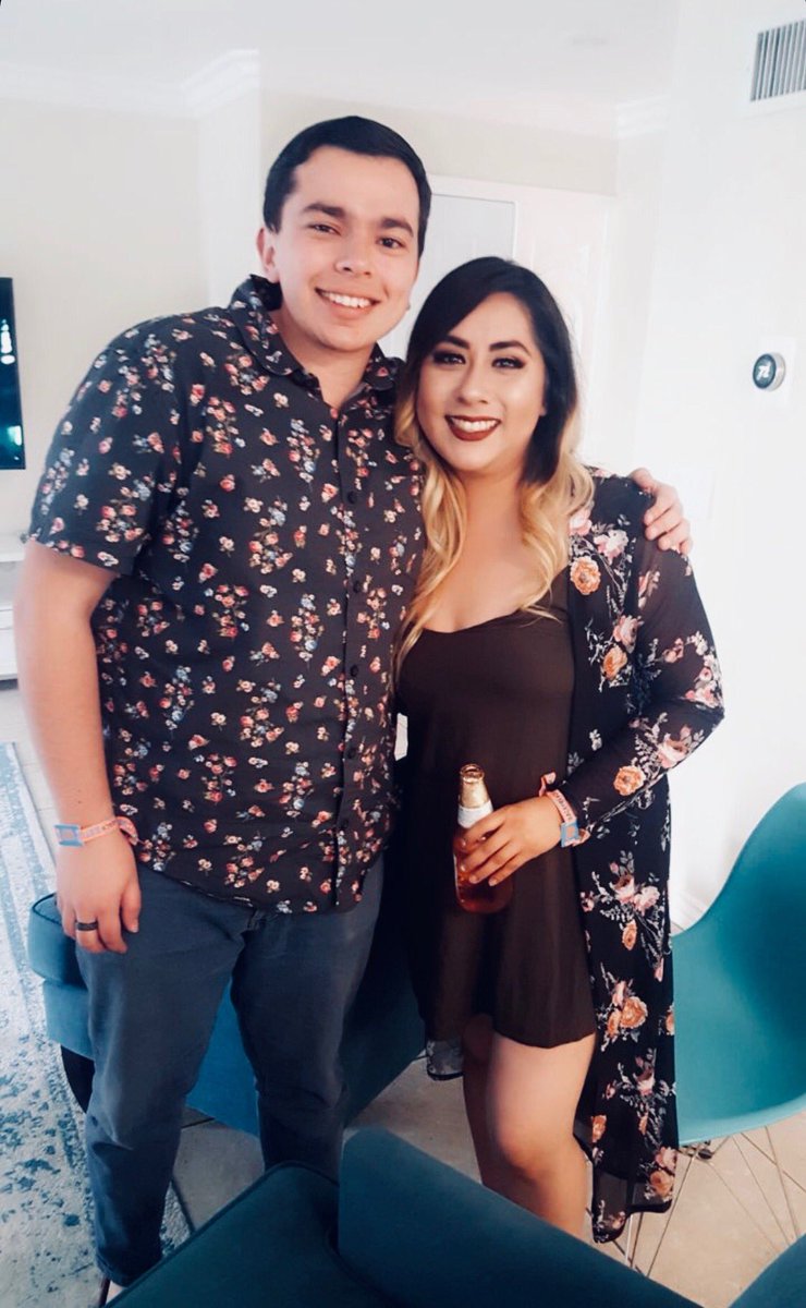 adrianaq88's tweet photo. We unknowingly matchโs for the concert. Hehe ๐ค๐ผโบ๏ธโ๏ธ made a new friend. Hella cool and talented dude! About this weekend. #BackToTheBeachFest #blink182 #funweekend #throwback https://t.co/pxltPWBY7H