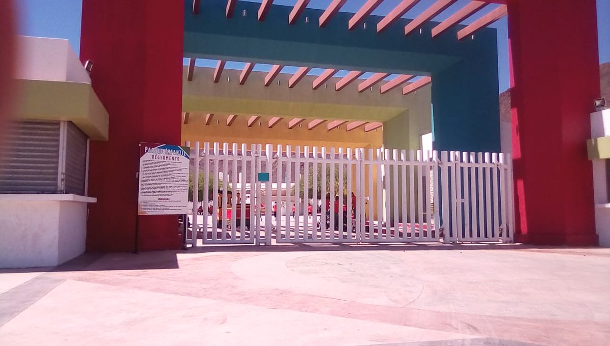 karlamontanob's tweet photo. Aeropuerto sin vuelos, terminal de cruceros sin cruceros, fuente danzante sin agua y...parque infantil cerrado en día del niño! Es Guaymas 😟 https://t.co/HEcqLOFAng