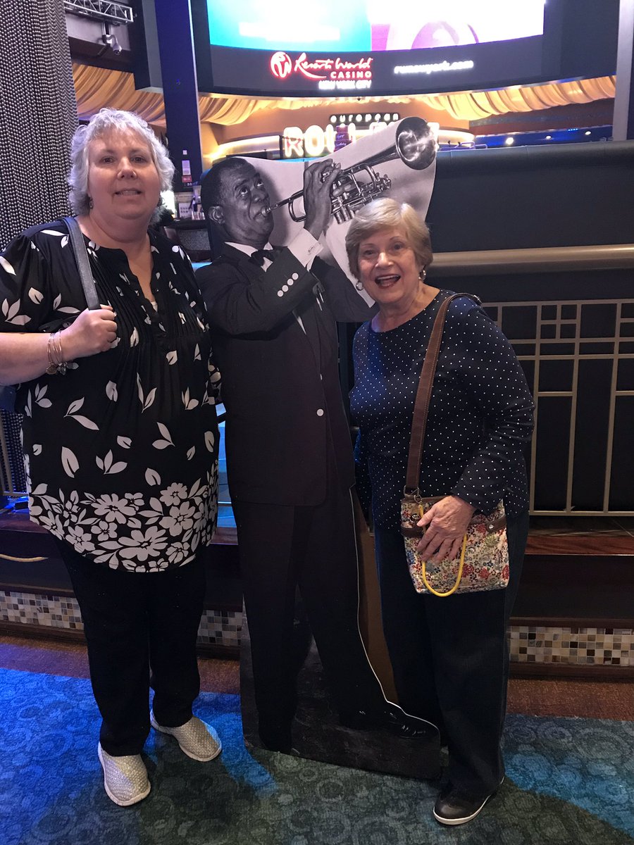 MichelleMS917's tweet photo. Looks like Louis gots lots of love today!! @IntlJazzDay at Resorts World Casino was a hit! #JazzDay #JazzDay2019 #itsinqueens #hellolouis https://t.co/6hhzHReJxI