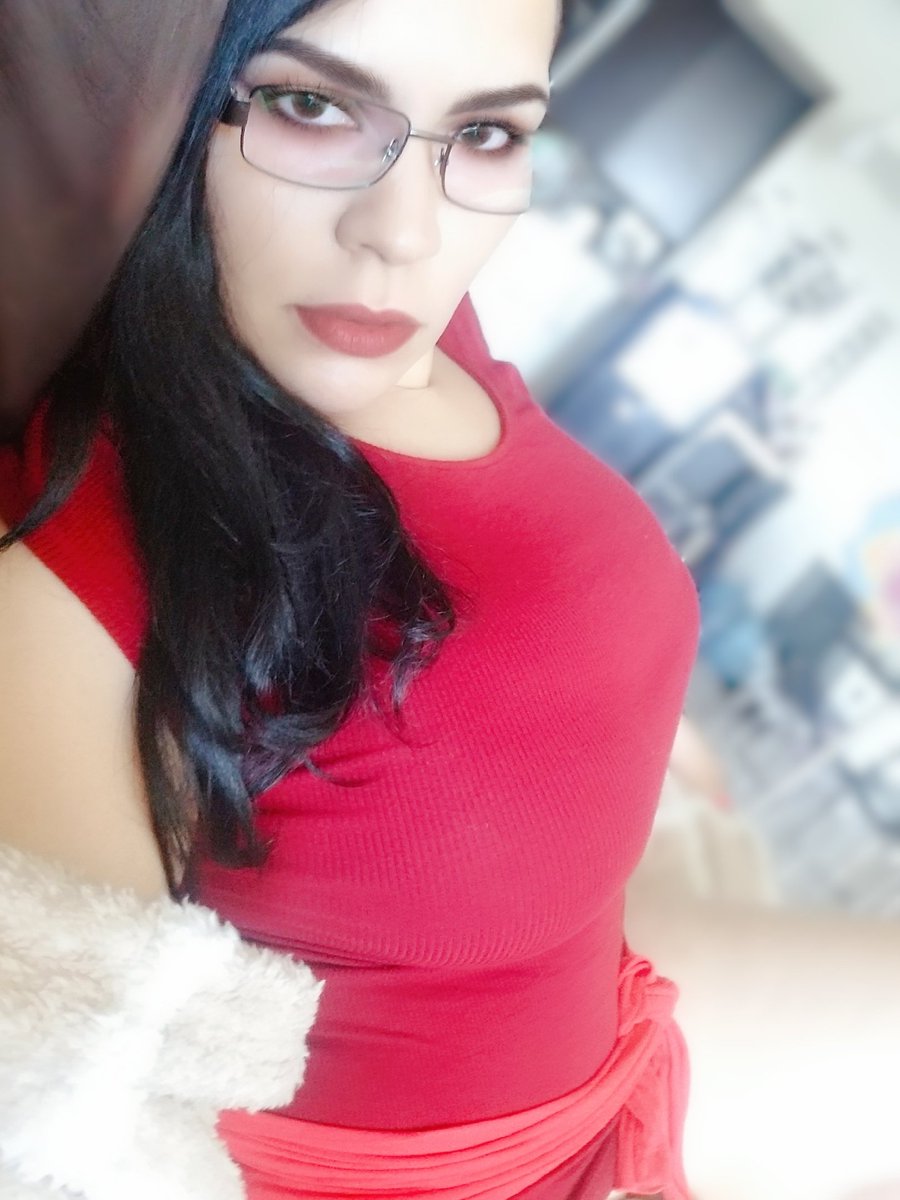 GoddessErica29's tweet photo. Pedi done . 🎀💅 #footfetish #footworship #goddesslife #bdsm #tributetuesday 
Goddessericaluna@protonmail.com https://t.co/zD5gKliqIU