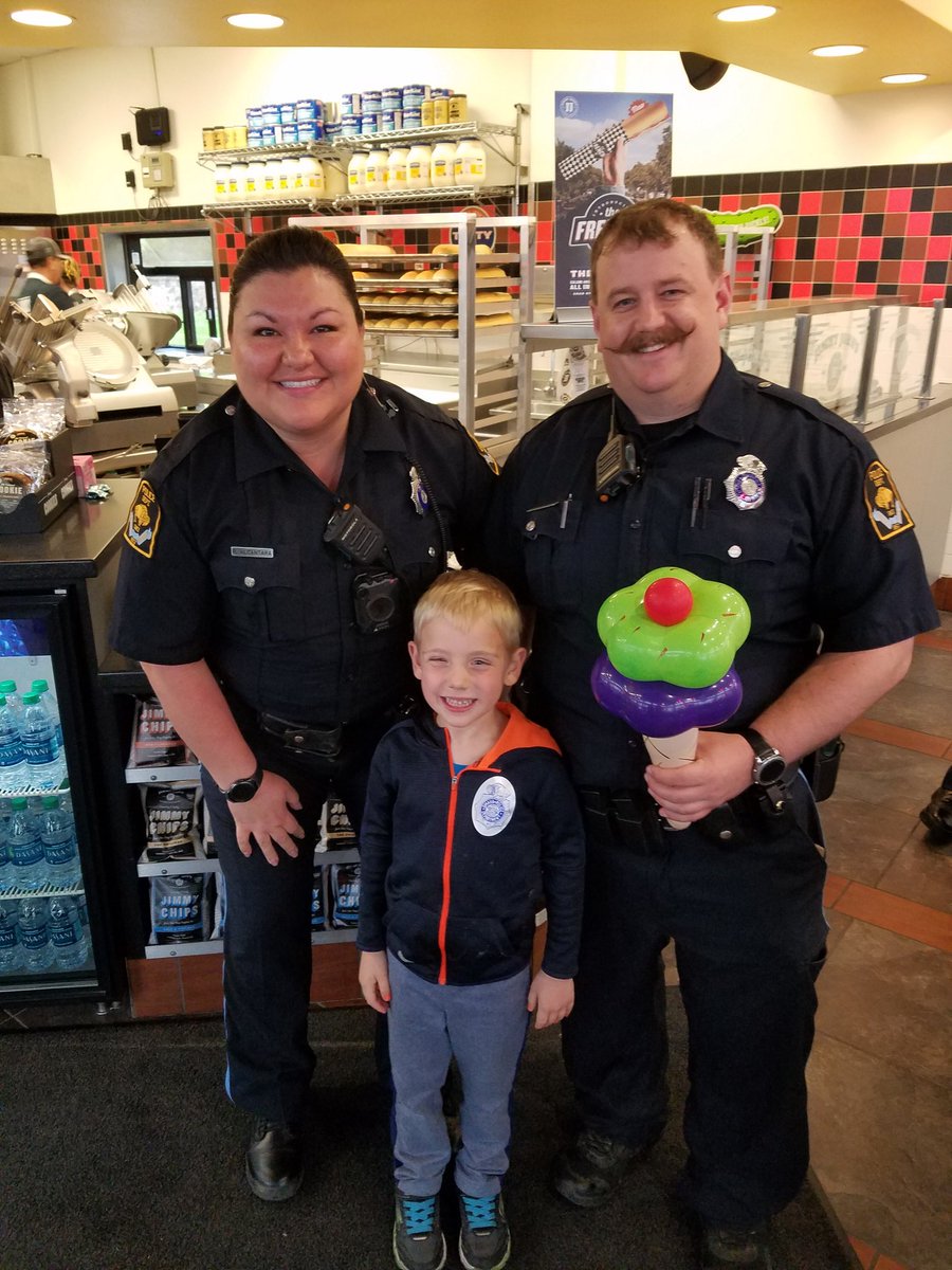 OmahaPolice's tweet photo. Now it really is #HappeningNow !! Stop in for a POP with a COP! #opd #PopwithaCop via @OPDOfcAlcantara https://t.co/sOz4BVfUbn