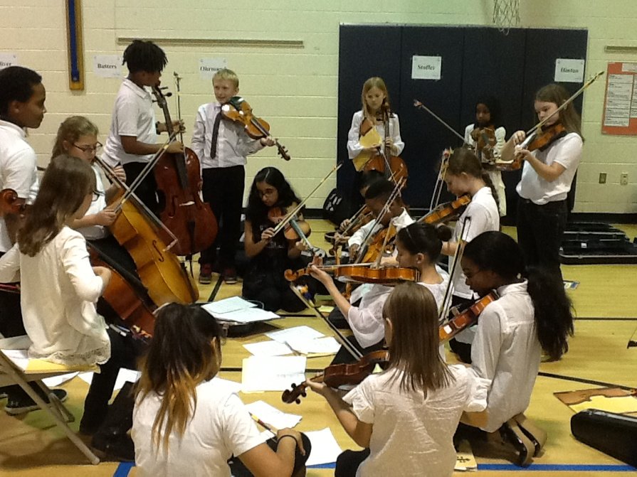 LortonStationES's tweet photo. Fifth and sixth grade are warming up for their concert. #LSESPics https://t.co/41uIofqhrJ