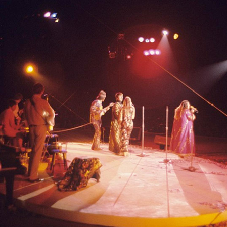 MamasPapasMusic's tweet photo. #OnThisDay in 1966, The Mamas &amp; The Papas performed at The Hollywood Bowl in their first major live performance. Sonny and Cher headlined the show, which was attended by nearly 18,000 people.

📸: Courtesy of Henry Diltz. #HollywoodBowl #FBF #FolkMusic #MamasAndThePapas https://t.co/RIquTs6sMm
