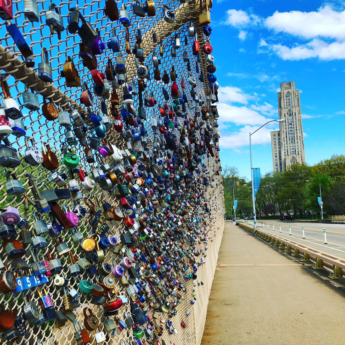 runpriyarun's tweet photo. “Tis in my memory lock'd,
And you yourself shall keep the key of it.” [Hamlet, Act 1, Scene 3] 🏃🏻‍♀️
#runchat #runhappy #runwithshakespeare #Pittsburgh #movepittsburgh https://t.co/pQ49R3yyPS