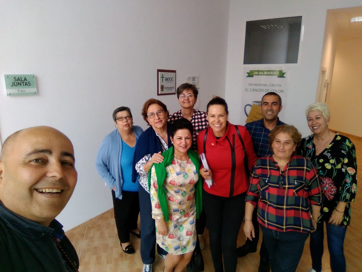 PPHuercalOvera's tweet photo. Las asociaciones de nuestro municipio son muy importantes y tenidas en cuenta por el Partido Popular.

Reunión de trabajo con las asociaciones del Cáncer y Alzheimer.

#GarantíadeFuturo https://t.co/flt42BIrOi