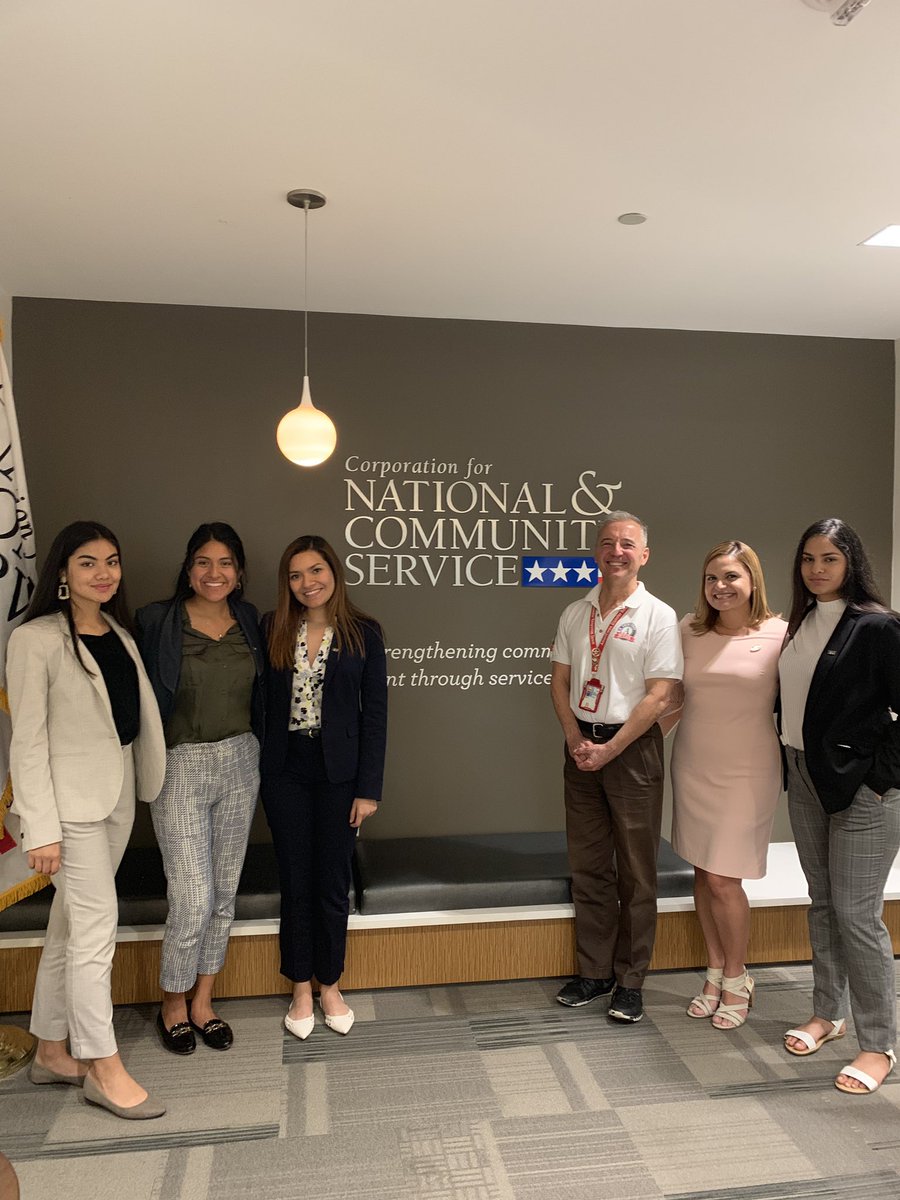 FIUdc's tweet photo. Happening now as part of #DCGlobalFlyInWeek, students from @FIUISSS meet with Daniel, program officer with @AmeriCorps to learn how community service is coordinated and funded at the federal level. #IMPACTMatters https://t.co/HgBgVlRs42