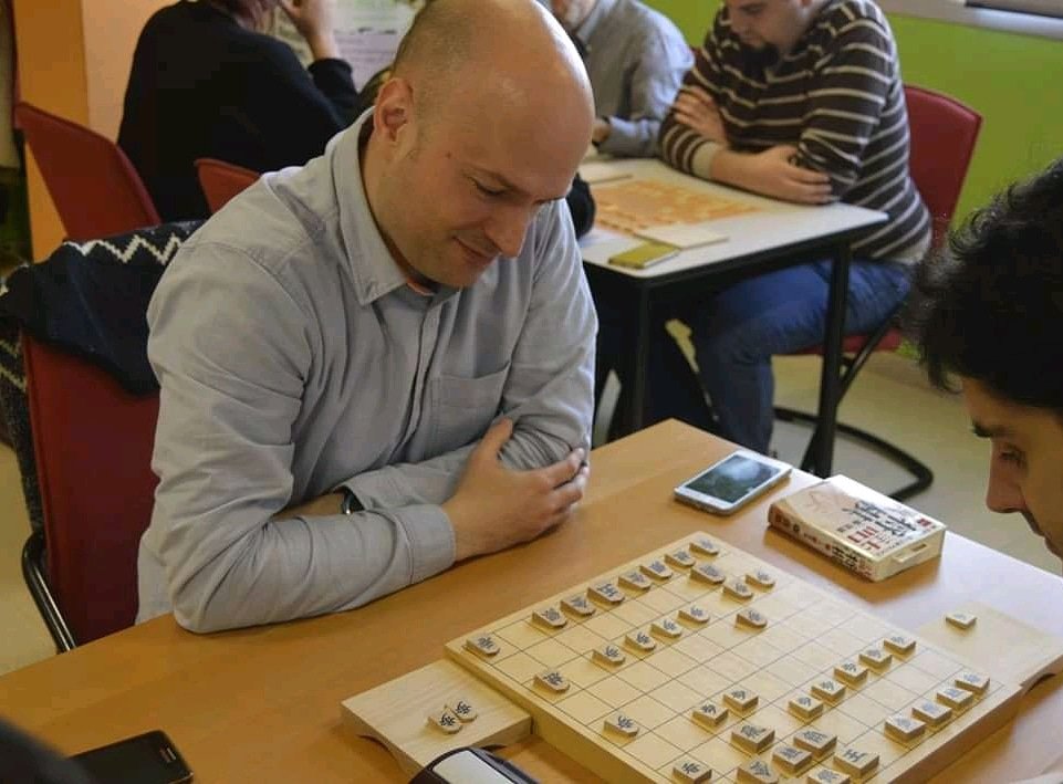 ShogiBarcelona's tweet photo. 🏆 ♔ Nuestro compañero Marc Narciso se ha proclamado campeón de Euskadi de Ajedrez firmando una excelente actuación con 6 puntos (5 victorias y 2 tablas). ¡Felicidades Marc!
♙ #chess #ajedrez #将棋 #shogi https://t.co/irJaQSuebI